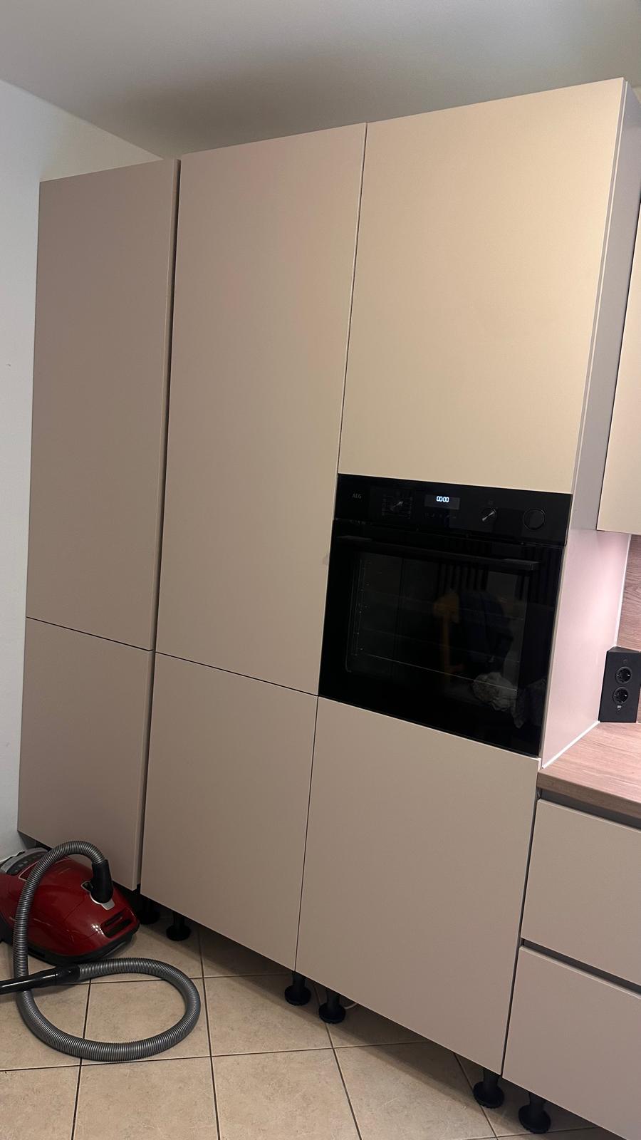 Vollständig montierte Küchenzeile nach Umzug und Aufbau durch EMAY Transport